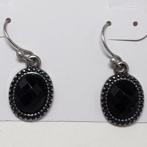 Women's Silver tone Dainty Design Black Stone 1-inch Fishhook Teardrop Earrings
